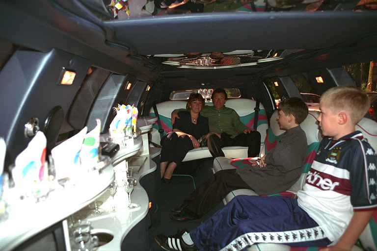 IMG0060.jpg - Sandra, John and Thomas in the limousine